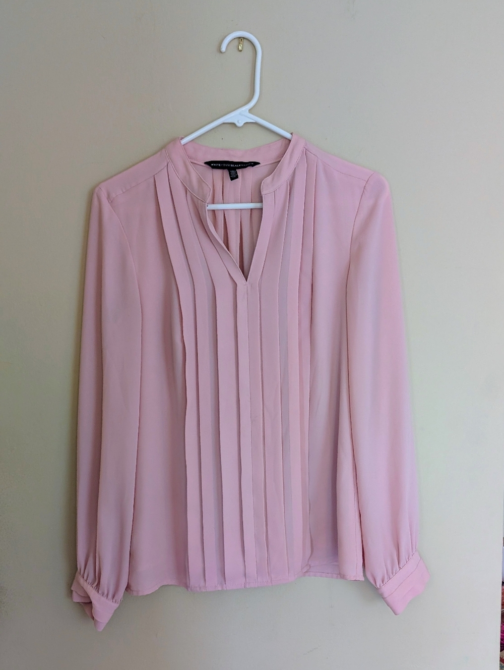 White House Black Market Pastel Pink Pleated V-Neck Blouse, Size 2